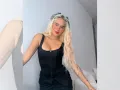 Karol G con vestido blanco.jpg