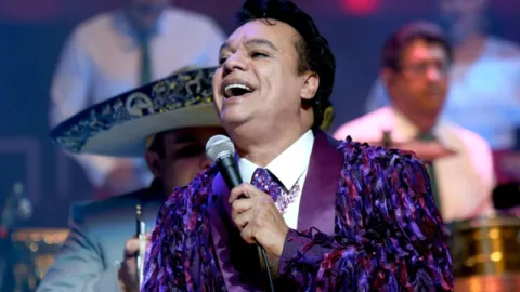 Juan Gabriel regresa a los cines con su histórico concierto en Bellas Artes