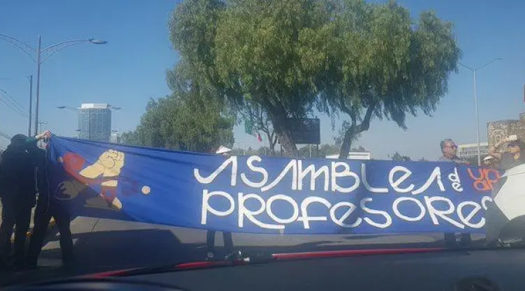 Profesores se manifiestan en rectoría
