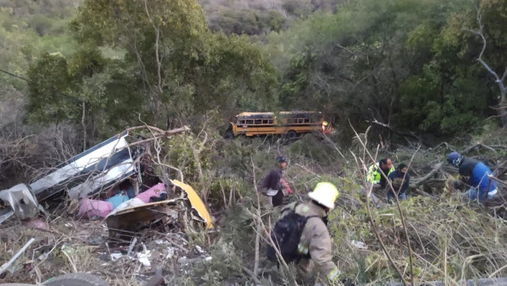 Camión con jornaleros sufre accidente en Jalisco, hay 27 heridos