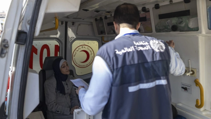 Vacunación y atención médica de la OMS en la Franja de Gaza.jpg