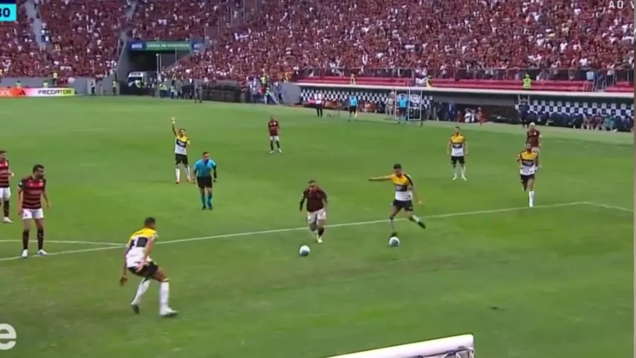 Polémica jugada en el Flamengo Criciúma del Brasileirao