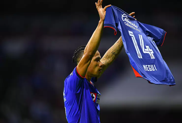 Uriel Antuna con la camiseta de Negui