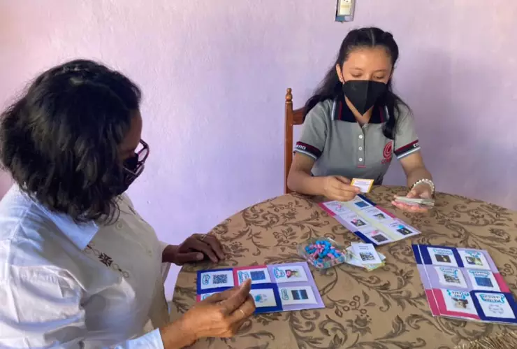 Alondra Yaravit, alumna de bachillerato en Oaxaca, elaboró una Lotería Didáctica para aprender, de una manera divertida, conceptos básicos de física.