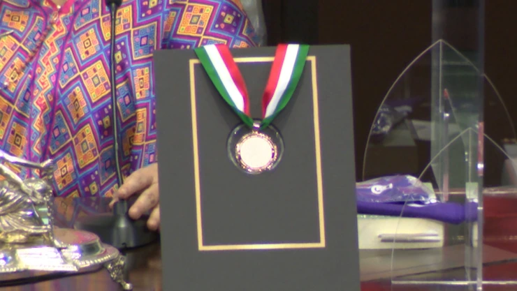 medalla sor juana inés de la cruz.jpeg