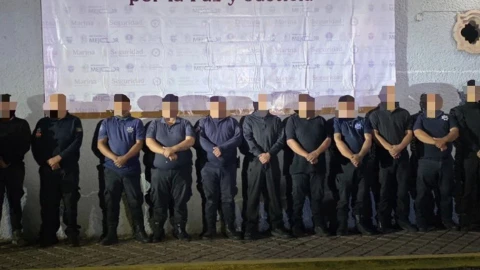 Policías detenidos en Michoacán.jpg