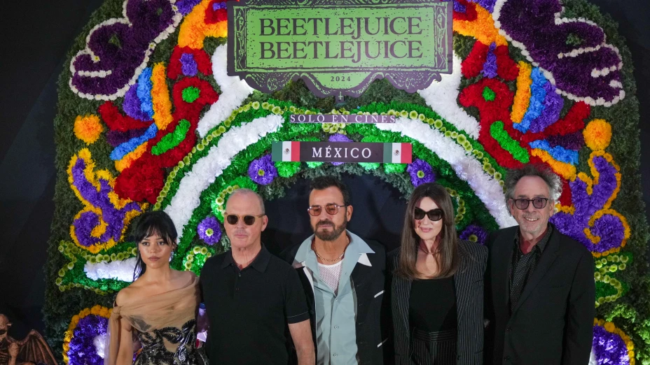 Burton y el elenco de “Beetlejuice”