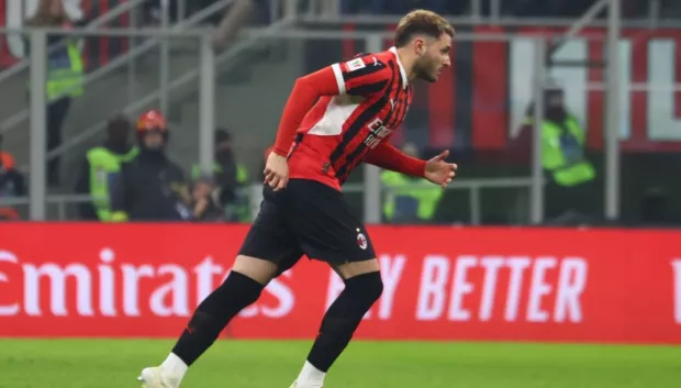 Santiago Gimenez debuta con el Milan