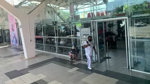 Resguardan a 19 migrantes salvadoreños en Cancún se escondía en terminal de autobuses