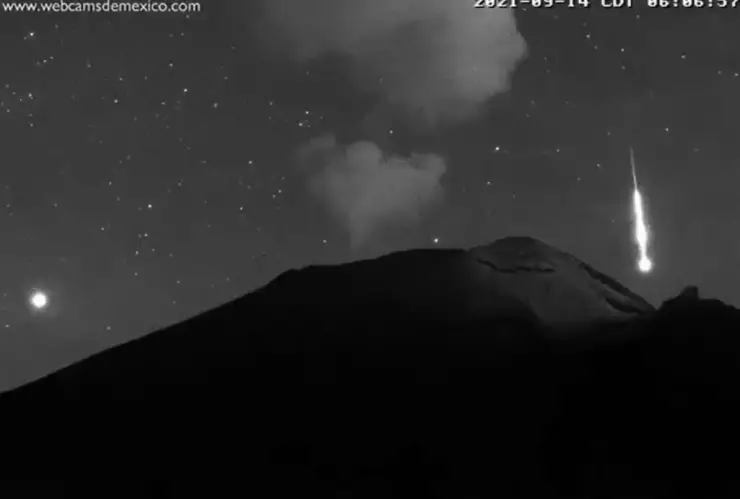volcan-popocatepetl-estrella-fugaz