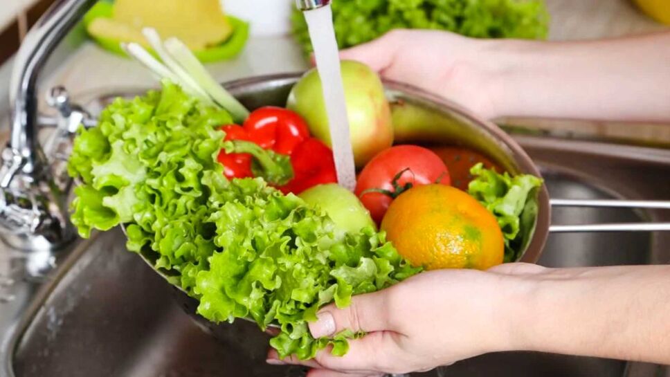 Lavar alimentos para prevenir la hepatitis