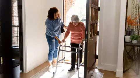 Descuentos en farmacias con tarjeta INAPAM 2024 en Walmart y Aurrera para adultos mayores.