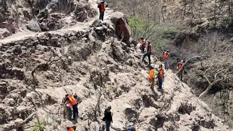 Abren camino a comunidad indígena en Urique