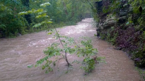 Fuertes lluvias obligan al cierre de Ríos Escanela y Puente de Dios en Pinal de Amoles