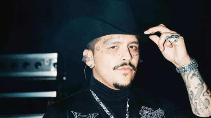 ¡Irreconocible! Así luce el rostro de Christian Nodal sin tatuajes