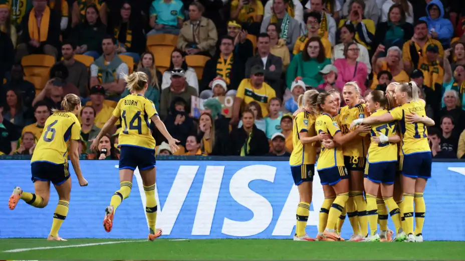 Suecia celebra su primer gol contra Australia.