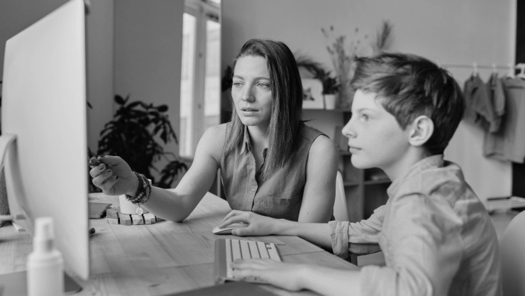 Maestra es detenida por ‘romance’ con alumno de 11 años en Wisconsin; ¡estaba a días de casarse!