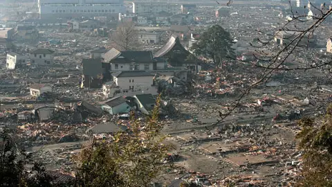 Tsunami y terremoto en Japón