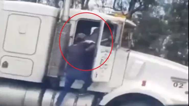Captan supuesto asalto con violencia a conductor en la autopista México-Puebla.
