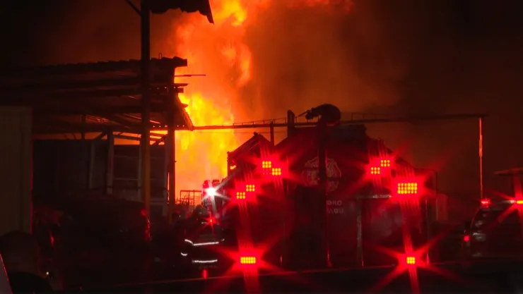 Incendio arrasa con recicladora en Zona Metropolitana de Guadalajara