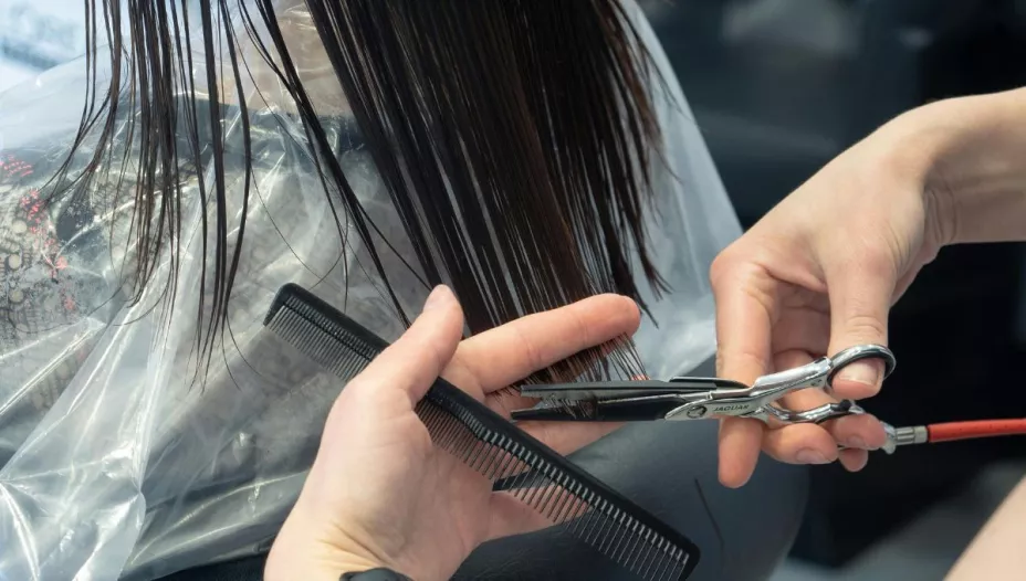 La razón por la que debes cortar tu cabello a finales de mayo 2025