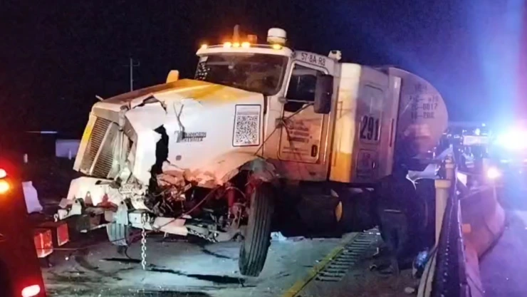 Liberan tráfico en la Puebla-Orizaba tras choque de pipas