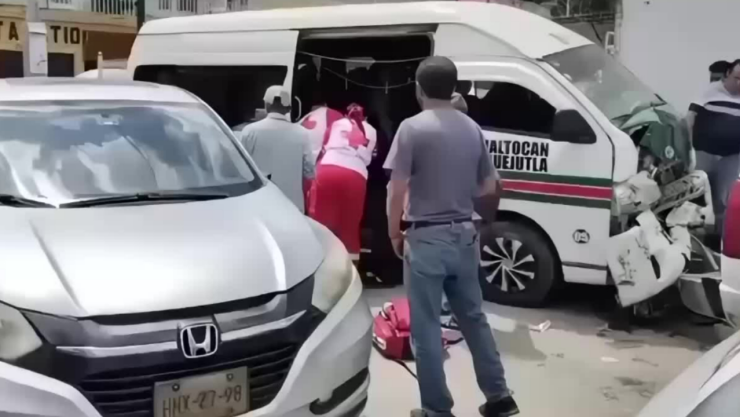 Accidente en Huejutla urvan sin frenos causa choque múltiple en Hidalgo