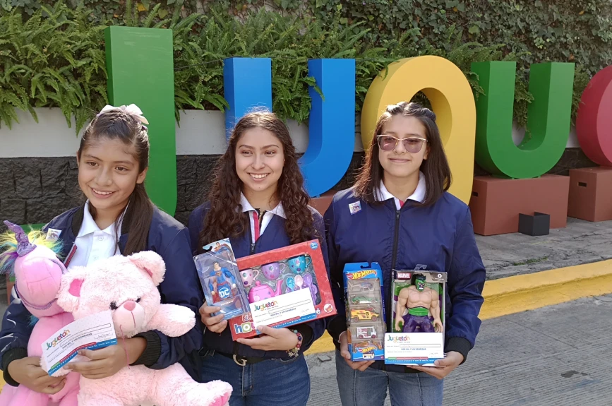 El colegio CFH realizó un gran donativo al Juguetón Azteca
