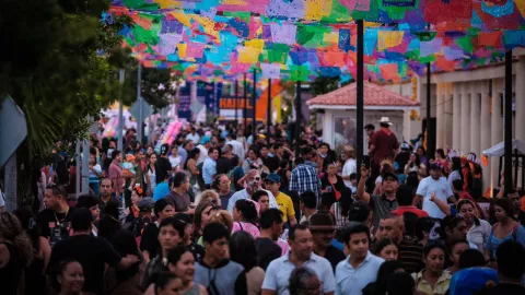 Miles de personas asisiten a las actividades del Hanal Pixán en Puerto Juárez
