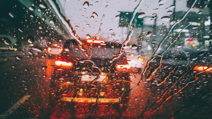 ¿Qué cubre el seguro de auto si se daña por lluvias o inundaciones?