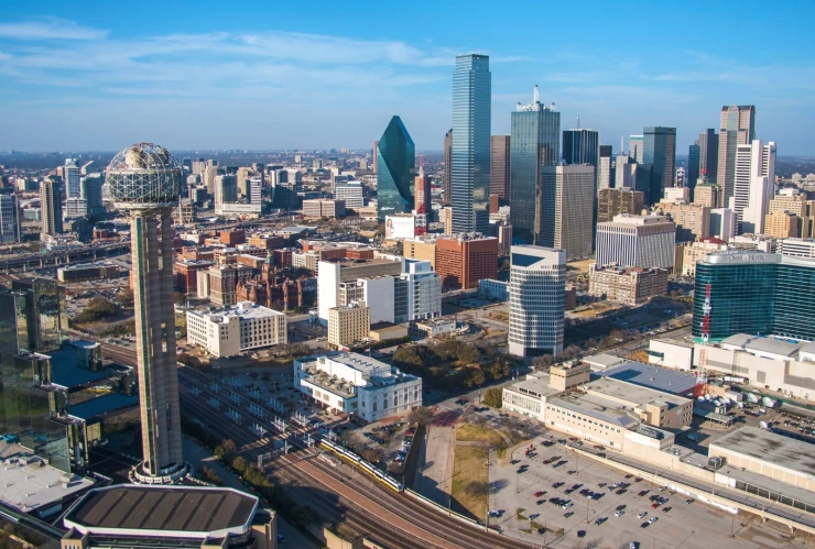 Vista aérea de la ciudad de Dallas con sus imponentes edificios