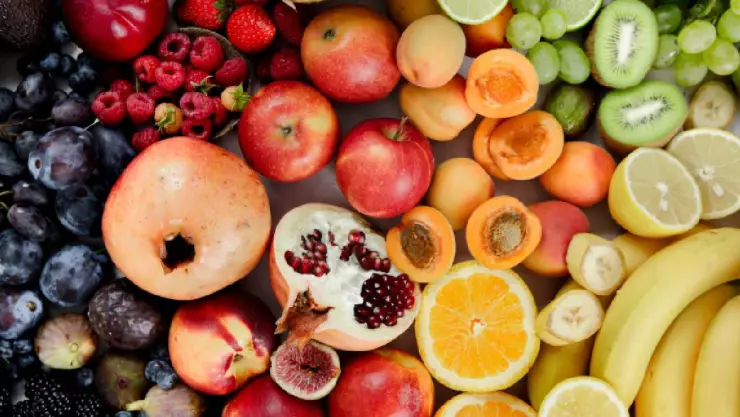 ¿Cómo ayuda la ciruela pasa a los huesos y a la masa muscular?