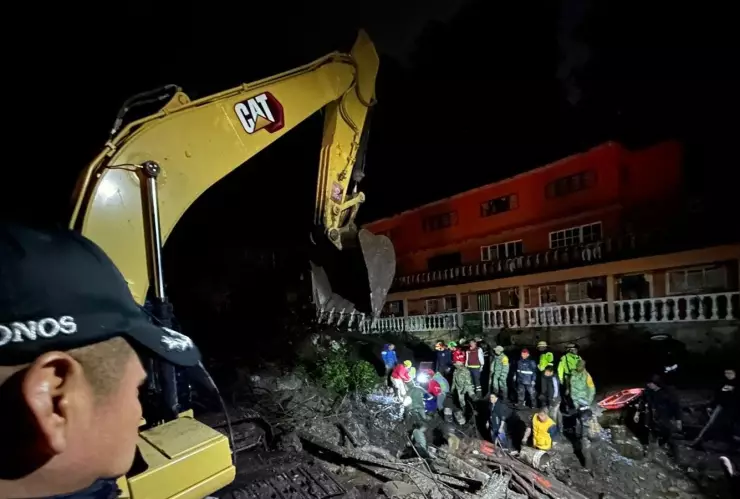 derrumbes-en-jilotzingo-autoridades-reportan-atrapados-desgajamiento-cerro-edomex-cuerpo