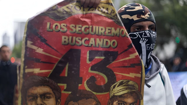 Termina reunión Sheinbaum con padres de los 43 de Ayotzinapa; familias acusan que no hay avances