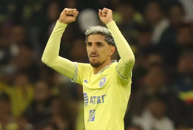 Diego Valdés celebra el gol ante Chivas