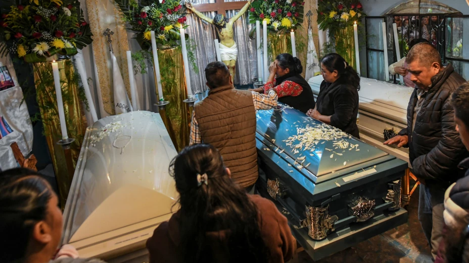 Funeral de migrantes muertos en Texas en San Marcos Atexquilapan.