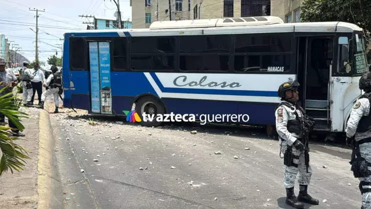 Camión sin frenos de la ruta Coloso-Costera choca contra edificio y camioneta en El Coloso