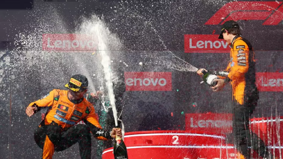 Lando Norris gana el Gran Premio de Hungría 2025 y pelea el campeonato con Oscar Piastri.
