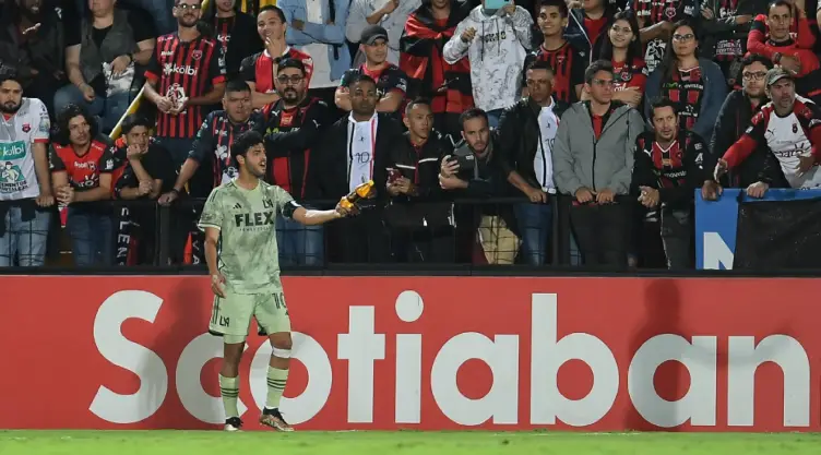 Carlos Vela en la visita del LAFC