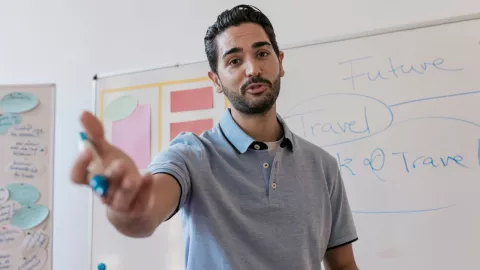 pizarron con palabras en ingl&eacute;s