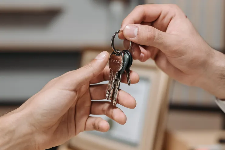 Nunca dejes las llaves de casa en la puerta por la noche, es más peligroso de lo que piensas
