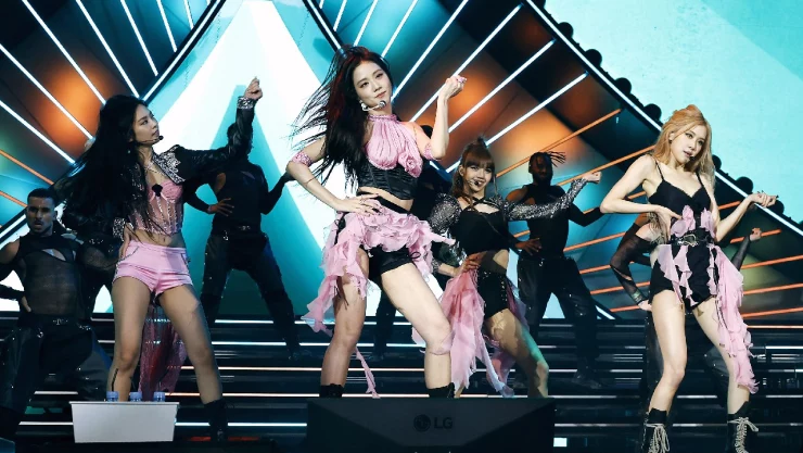 La banda surcoreana Blackpink hará una colaboración con Starbucks durante este verano con motivo de su séptimo aniversario.