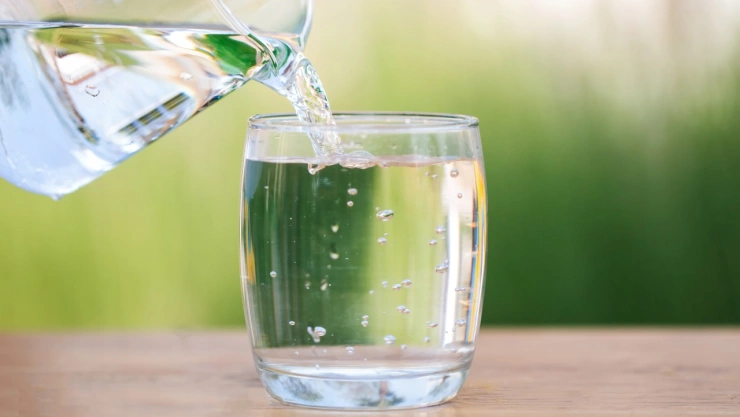 Esta es la mejor agua mineral para tus riñones