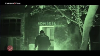 Extranormal en vivo canto del gallo.