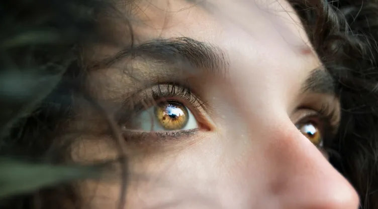 La fruta roja para eliminar las ojeras y mejorar la vista