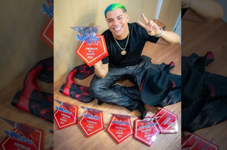 Eduin Caz Premios.jpg