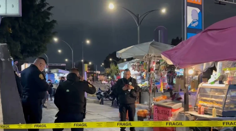 Balacera afuera d eMetro Hidalgo de CDMX deja un muerto.