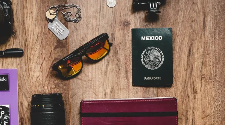 Menos documentos necesarios para el trámite del pasaporte mexicano.