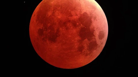 ÚLTIMA HORA: La luna de SANGRE comienza a ser visible en el Eclipse Lunar en Yucatán 2025