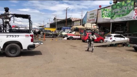 Encuentran cadáver en camioneta abandonada en Central de Abasto de Irapuato, 1 julio 2025.png